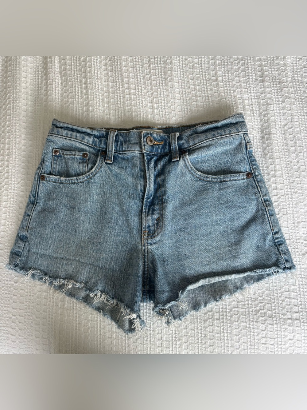 Abercrombie & Fitch High Rise 90s Cutoff Short